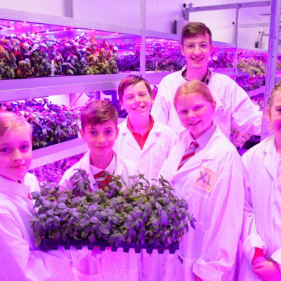 Wrenbury-pupils-in-vertical-farm-2-1051x630